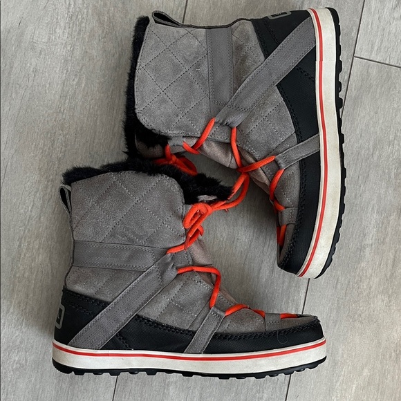 SOREL Glacy Explorer Gray Suede Winter Boots Black contrast Orange Laces, Size 8 - Picture 8 of 11